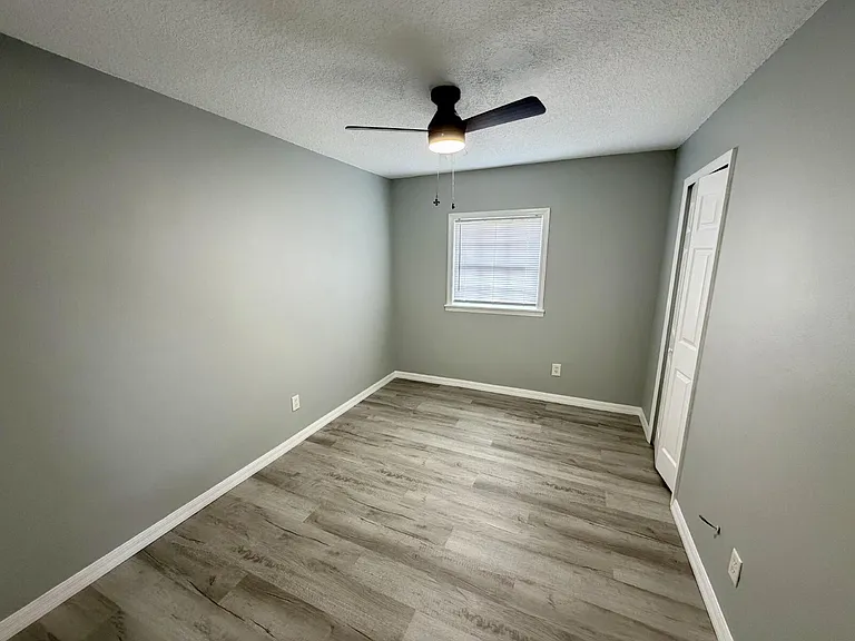 558 E Desoto St — Photo 6