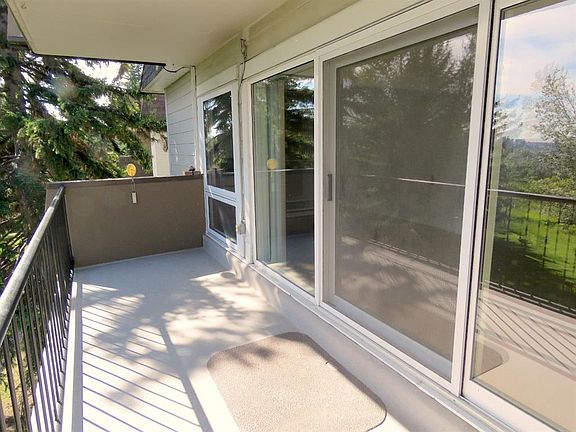 3rd image of 328 Cedar Cres SW #204