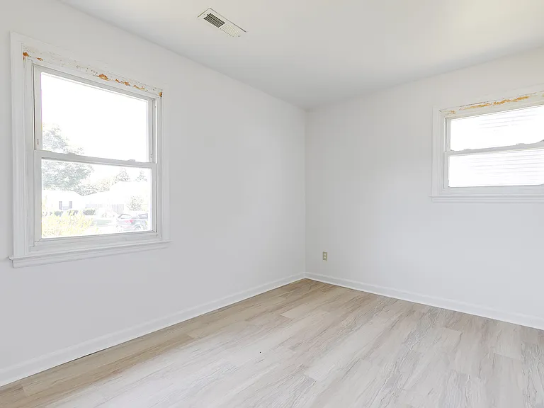 2917 Peabody Ln — Photo 6