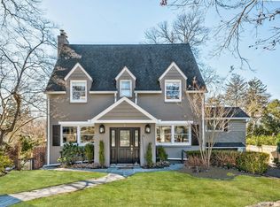 31 Mitchell Rd, Port Washington, NY 11050