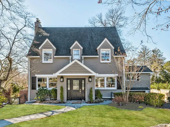 31 Mitchell Road, Port Washington, NY 11050