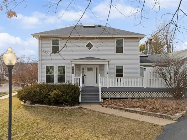 5725 Westminster Pl, Saint Louis, MO 63112