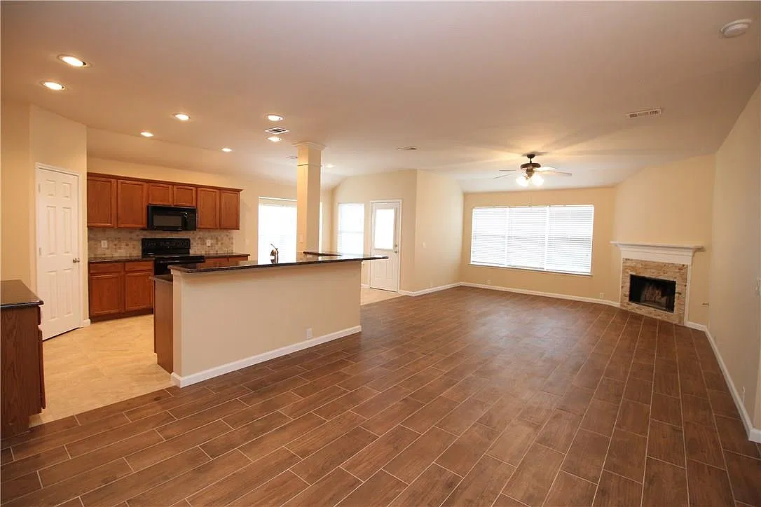 3 bed, 1756 sqft, $2,700 — Photo 3