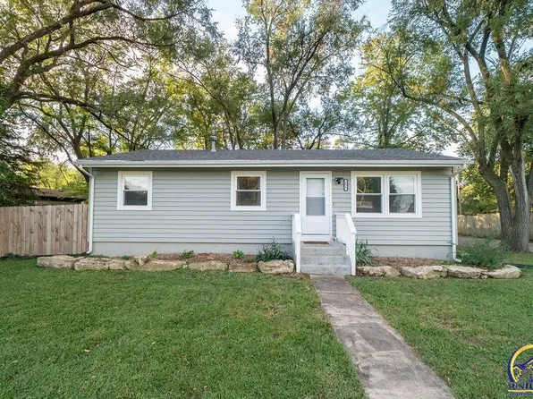 211 E Railroad St, Meriden, KS 66512