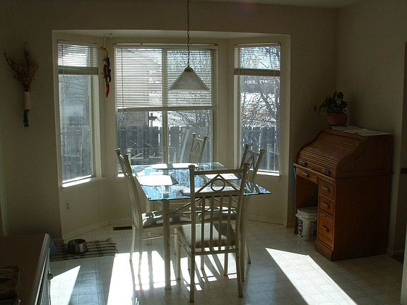 Eating Area w/Bay Window