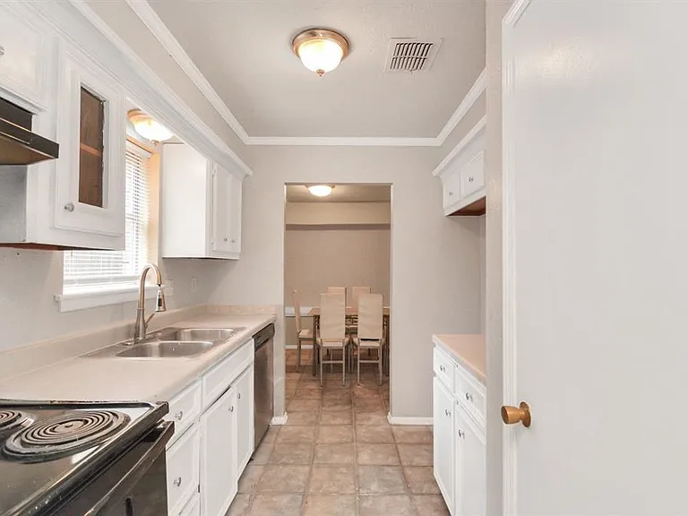 4803 Beechaven St — Photo 12