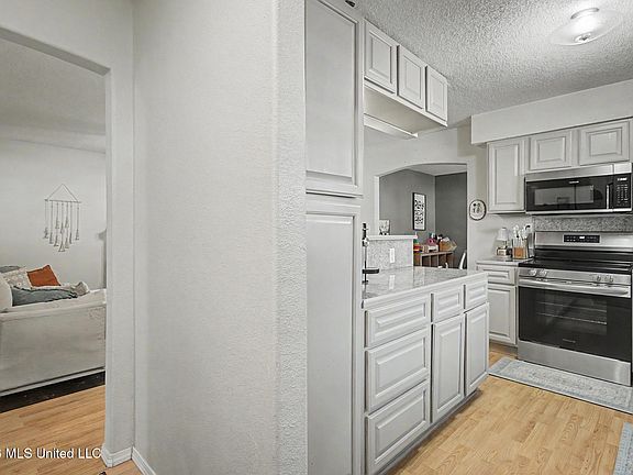 3rd image of 321 Lawler Ave
