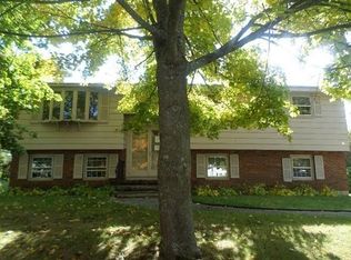 10 Pilgrim Rd, Lawrence, MA 01843