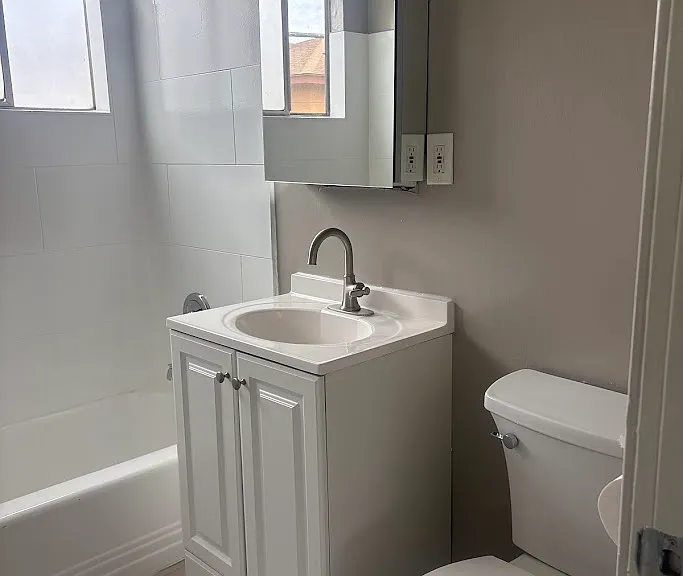 1131 W Fay Ln #6 — Photo 5
