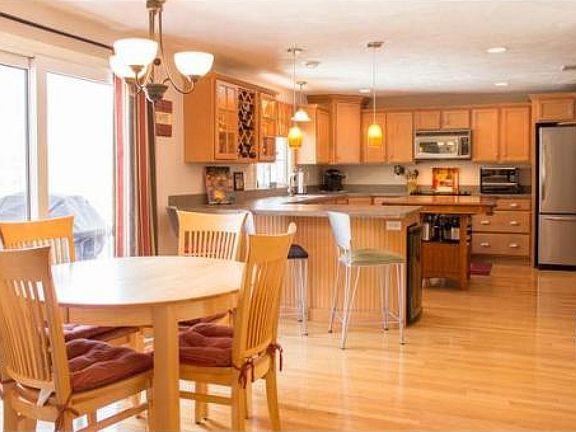 4th image of 64 Sharlene Ln