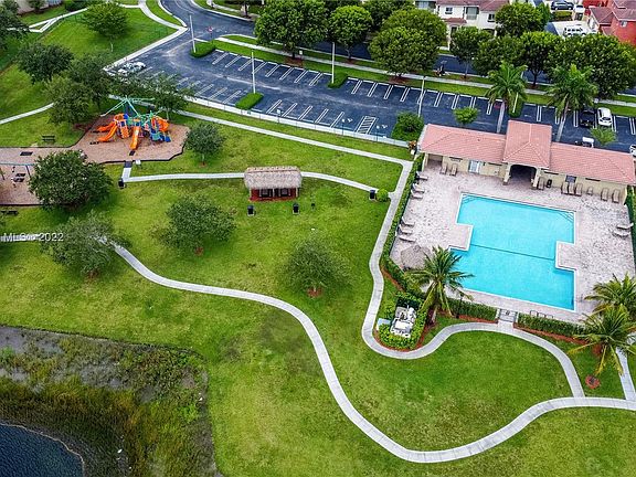 4th image of 2220 SE 27th Dr #205-B