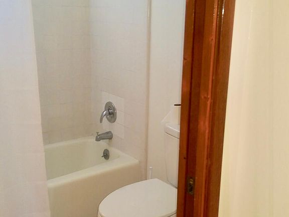 4th image of 5147 Hilltop Dr