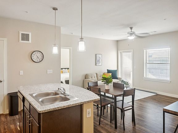 2nd image of 401 McKinney St #Id1058215p