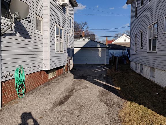 3rd image of 2167 Olive Ave