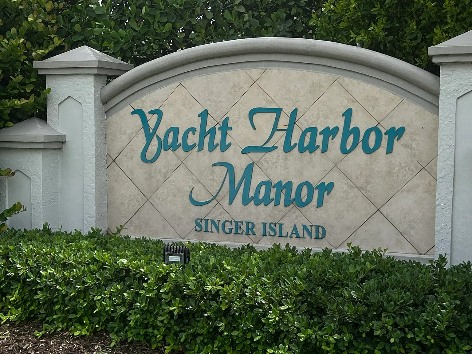 2 bed, 2.0 bath, 1230 sqft, $4,000 — Photo 2