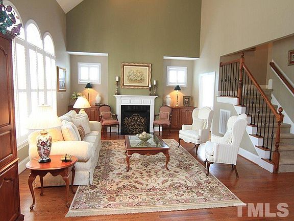 5th image of 104 Oxfordshire Ln