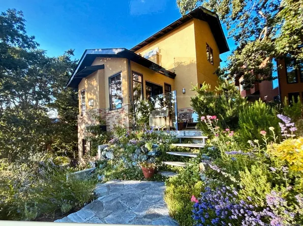 849 Dunsmuir Rd #3, Esquimalt, BC V9A 5B8