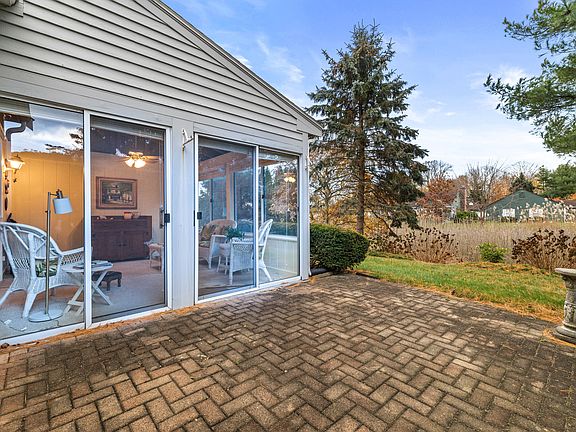 3rd image of 3 Sandgate Circle #3