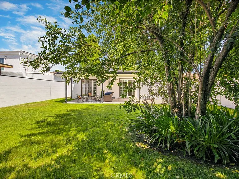 6823 Matilija Ave — Photo 27