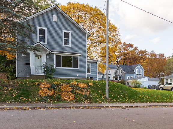3rd image of 106 Crescent Dr