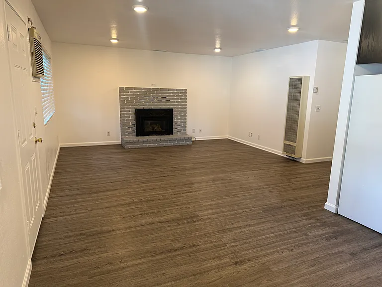 640 Reeds Ave #B — Photo 5