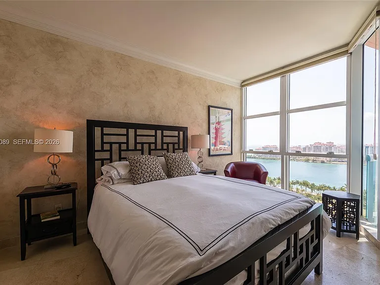 300 S Pointe Dr #1504 — Photo 11