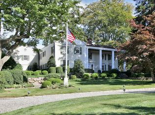 652 Ridgefield Rd, Wilton, CT 06897