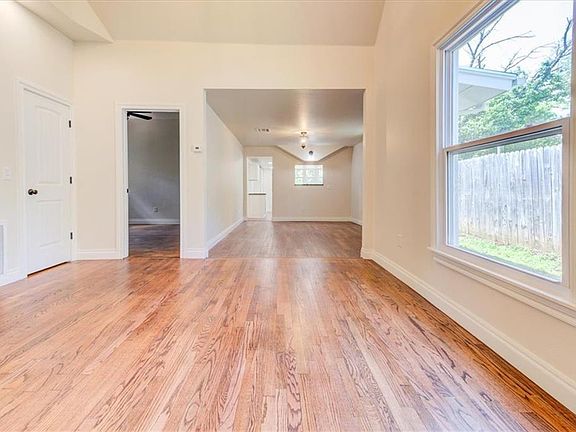 3rd image of 1205 W College Ave