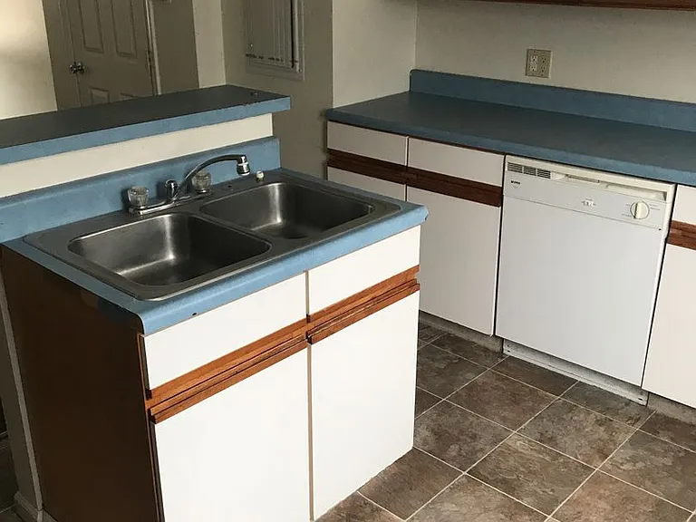 506 S Poplar St — Photo 23