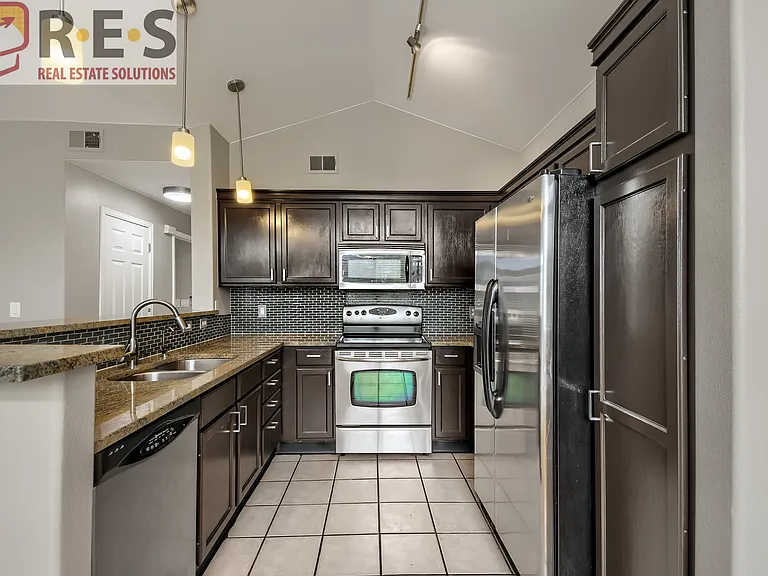 8500 E Jefferson Ave #10J — Photo 3