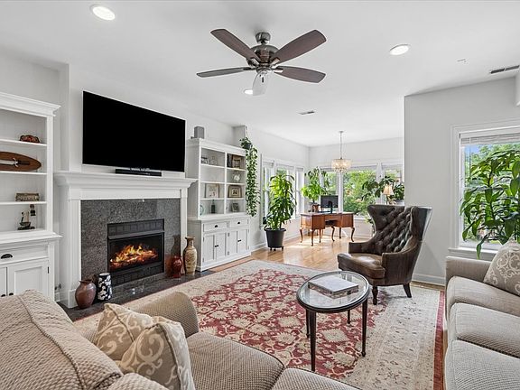 2nd image of 1529 W Touhy Ave APT 2