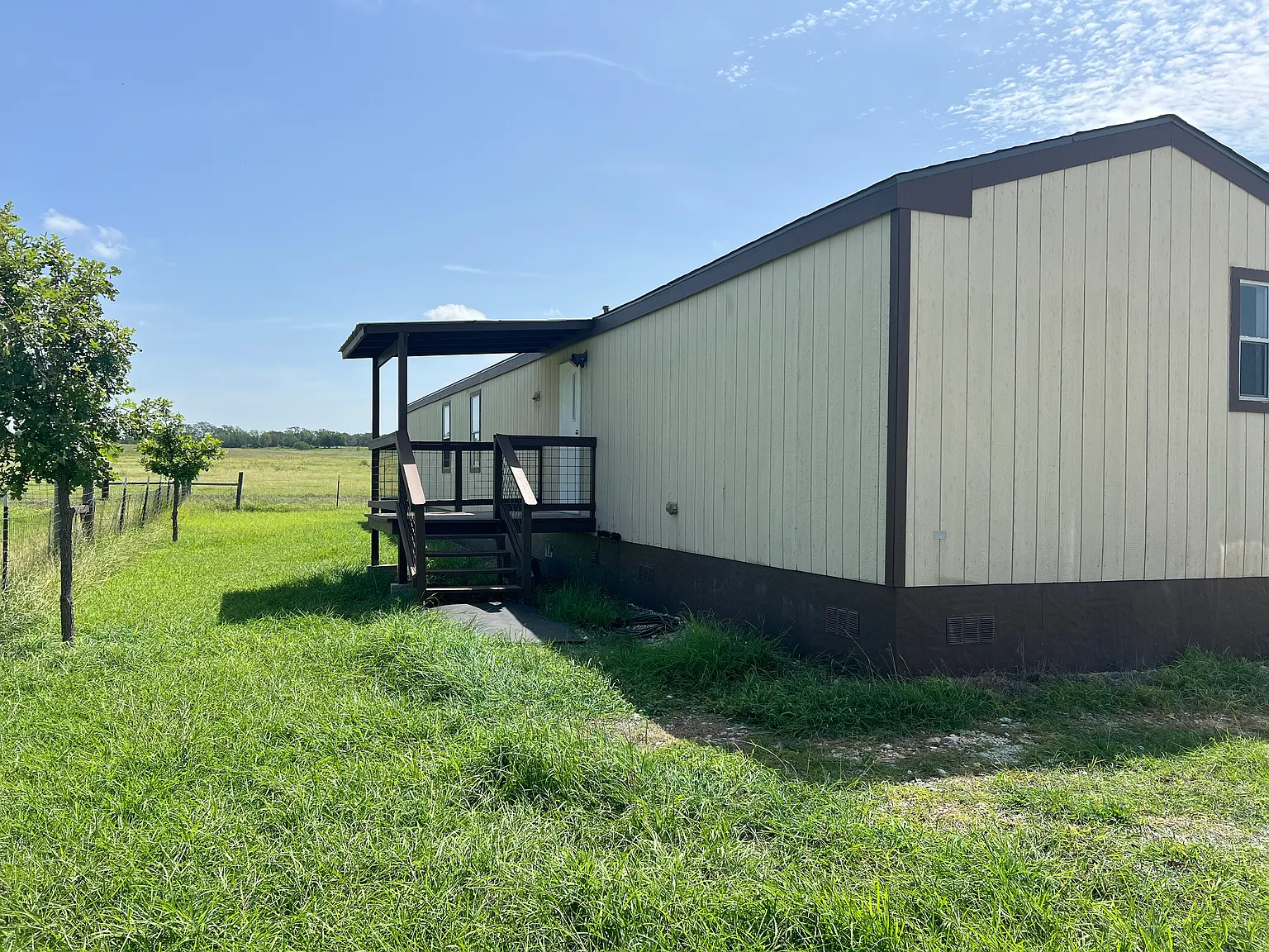 2100 Valley Way Dr — Photo 2