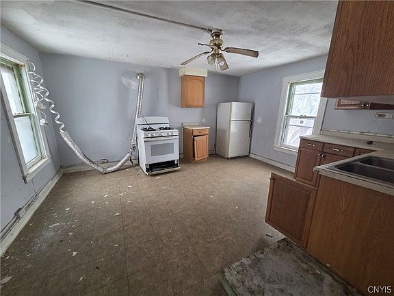 4th image of 118 Nelson St