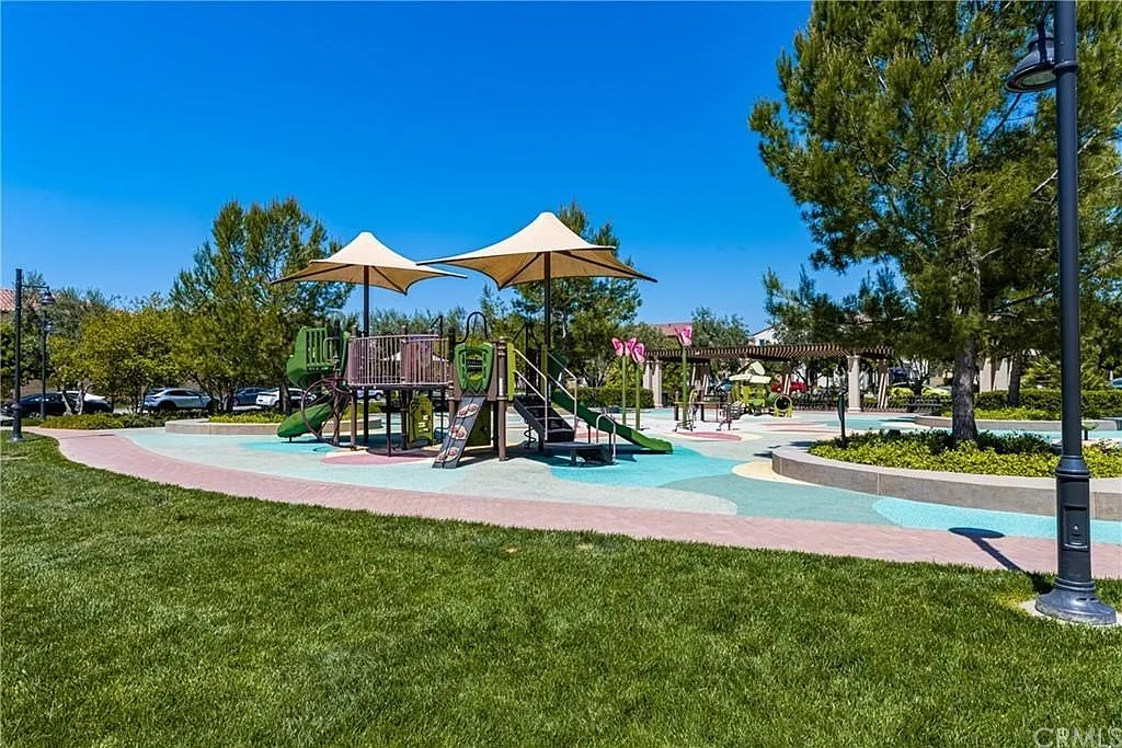 3 bed, 2.5 bath, 1650 sqft, $4,450 — Photo 2