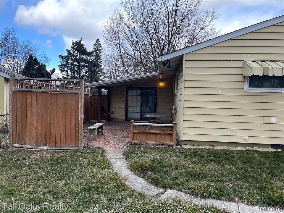 2nd image of 3112 Briarwood Dr