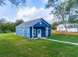 1324 E Fannin St, Luling, TX 78648