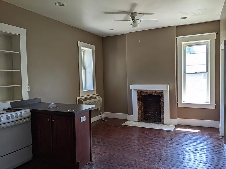 433 E Oak St #4 — Photo 3