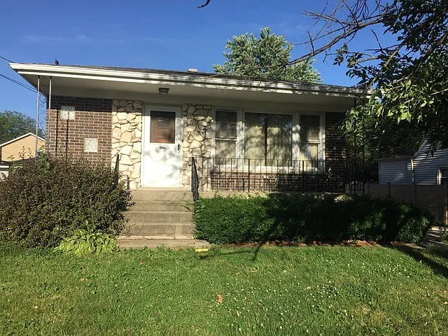 10925 S Nagle Ave photo 1