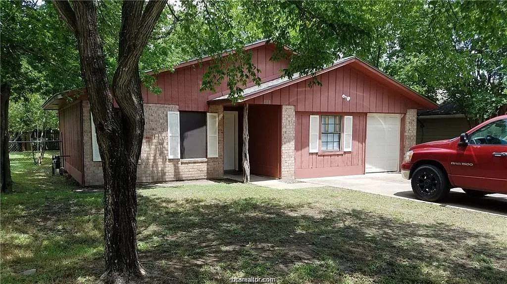 4 bed, 1184 sqft, $2,150 — Photo 2
