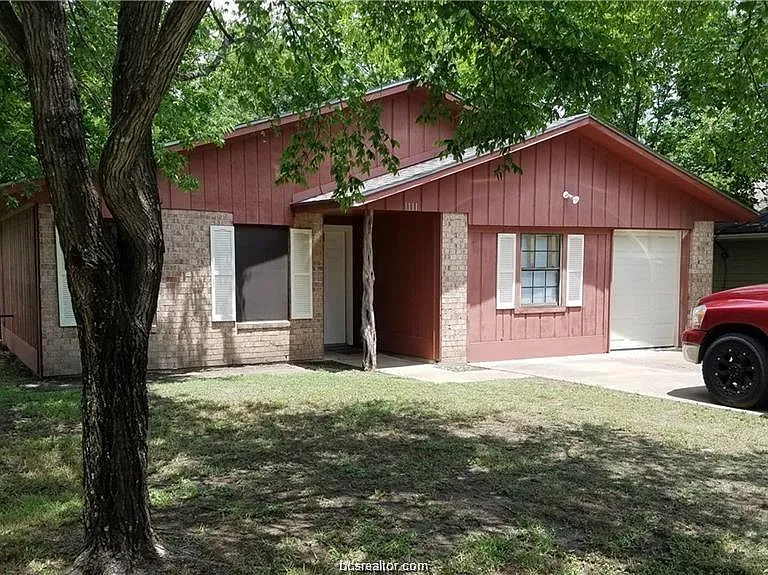 1111 S Dexter Dr — Photo 2