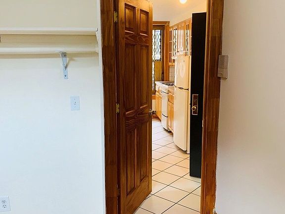 2nd image of 110 Mac Dougal St #9R