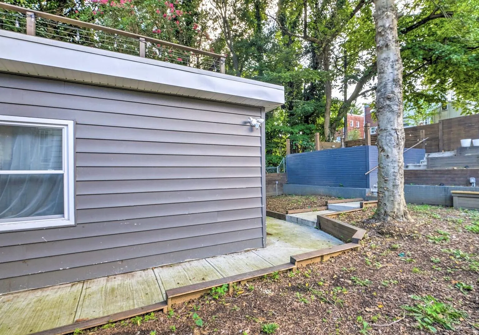 1 bed, 2500 sqft, $1,400 — Photo 4