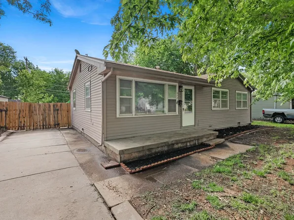 652 N Meridian Ave, Valley Center, KS 67147