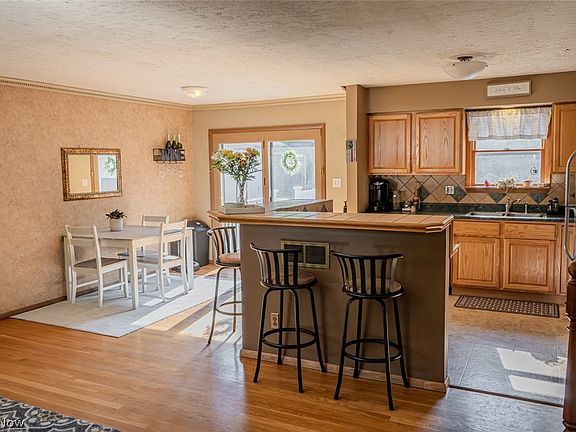2nd image of 422 Ellen Ave