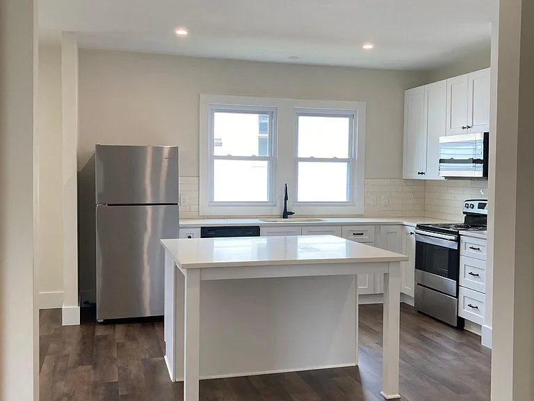37 Douglas Ave NW — Photo 4
