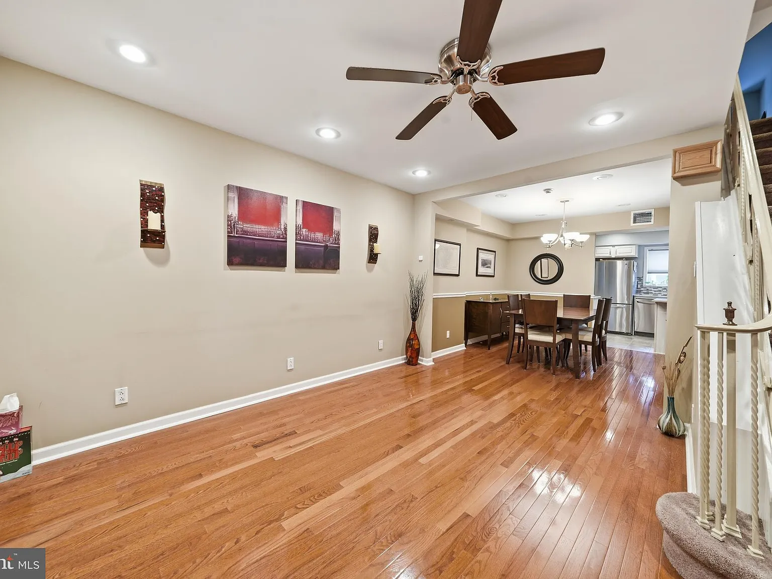 3 bed, 1040 sqft, $2,800 — Photo 2