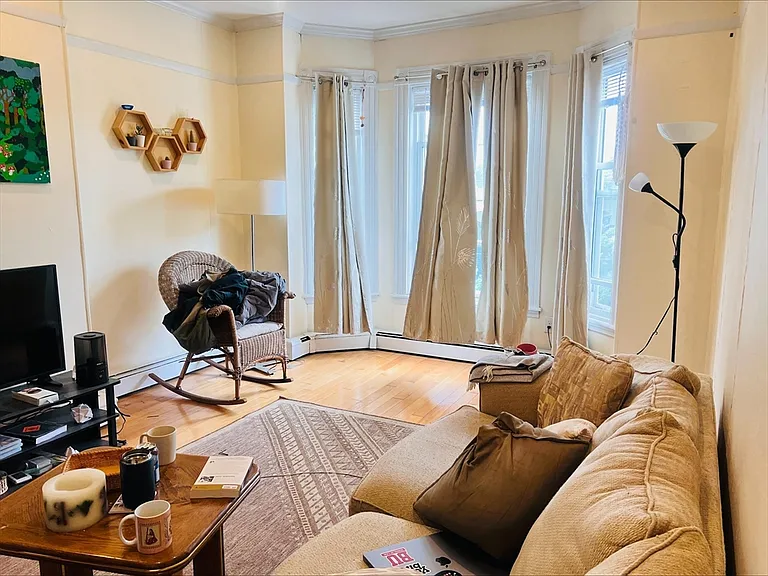 181 Erie St #5 — Photo 8