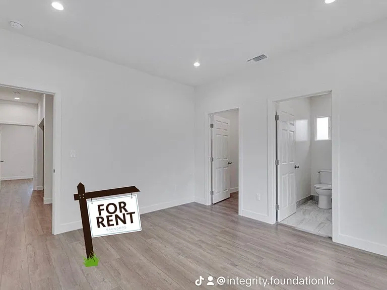 6744 Radford Ave — Photo 28
