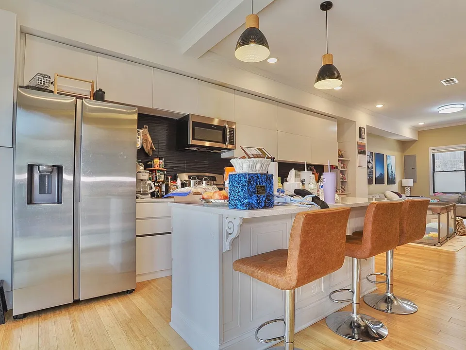 11A W 19th St