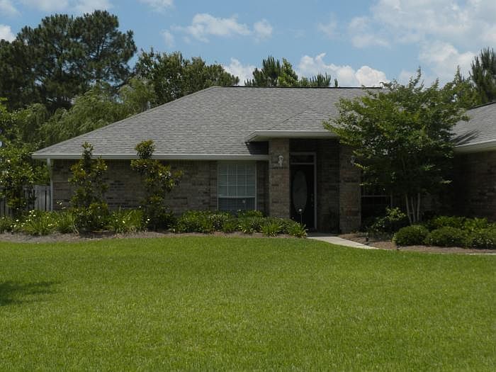 Manicured landscaping, landscape lighting, huge pretty backy
